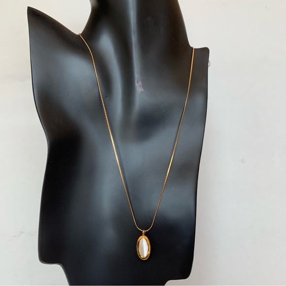 Vintage 12K GF Oval Mother of Pearl Necklace, NWOT, 17 Inches Long - Picture 10 of 12